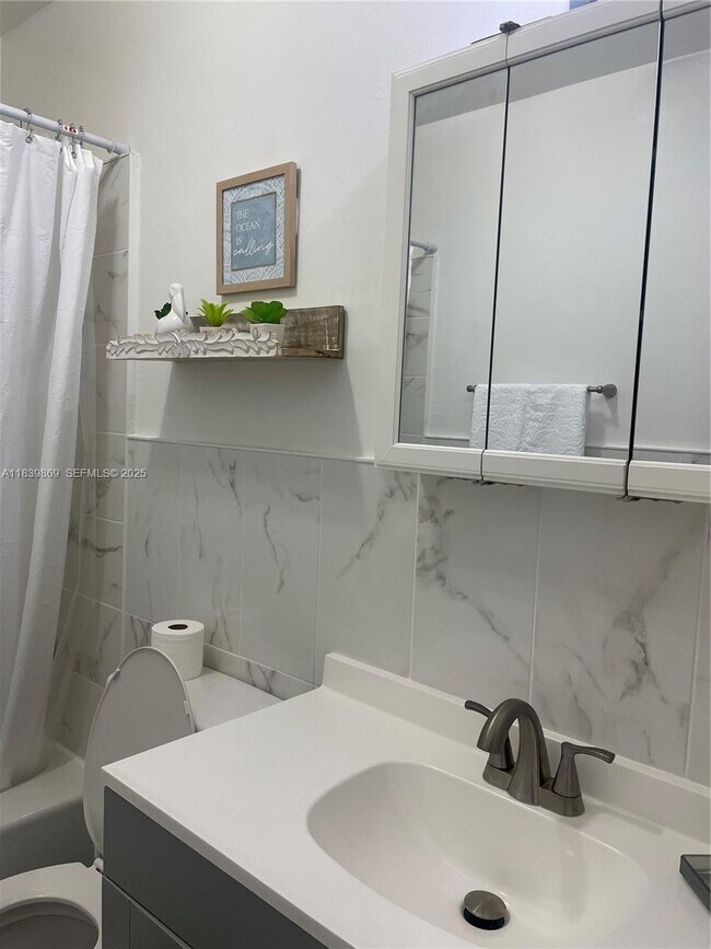 Building Photo - 1115 Hernando St