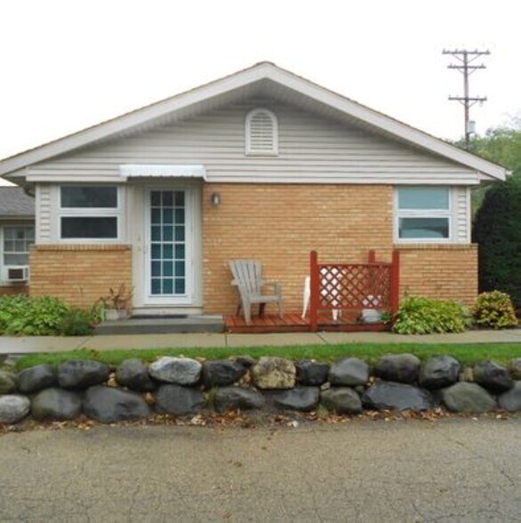 Building Photo - 112 E Dean Ave