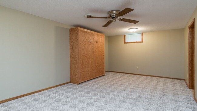 Building Photo - MULTI-LEVEL 3 BD, 2 BA HOUSE WITH FENCED IN YARD, DOUBLE ATTACHED GARAGE, SHED, MURPHY BED, 3 FAM...