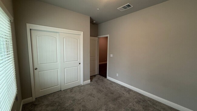 Building Photo - Just Reduced!! 3 Bedroom, 2 Bath located in of Fresno, CA