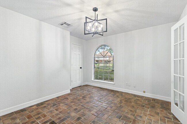 Building Photo - 606 Orangewood Dr