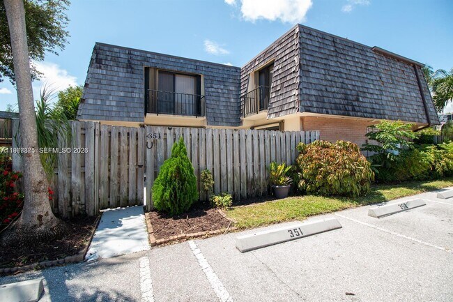 Building Photo - 351 Lake Arbor Dr