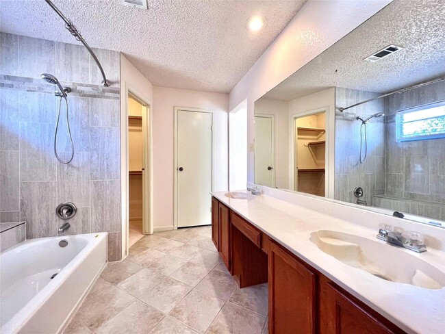 Building Photo - Beautiful 3-Bedroom Home with Bonus Guest Suite in Lewisville!