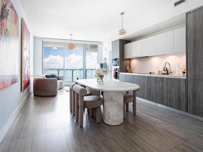 Building Photo - 2900 NE 7th Ave