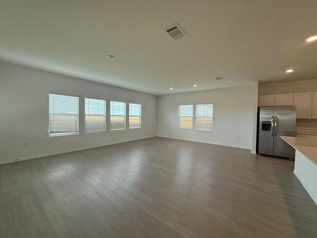 Building Photo - 519 Vantage Dr