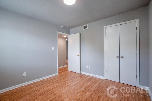 Building Photo - 271 Glen Iris Dr NE