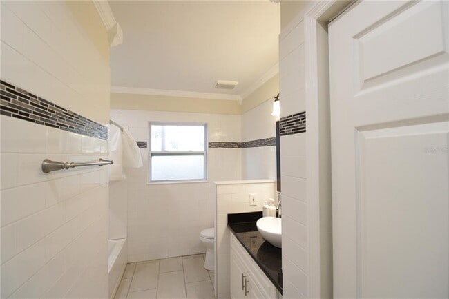 Building Photo - 10907 SW 24th Ave