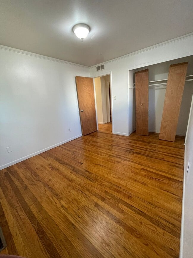 Building Photo - Three Bedroom Home in Sugarbrook Area!