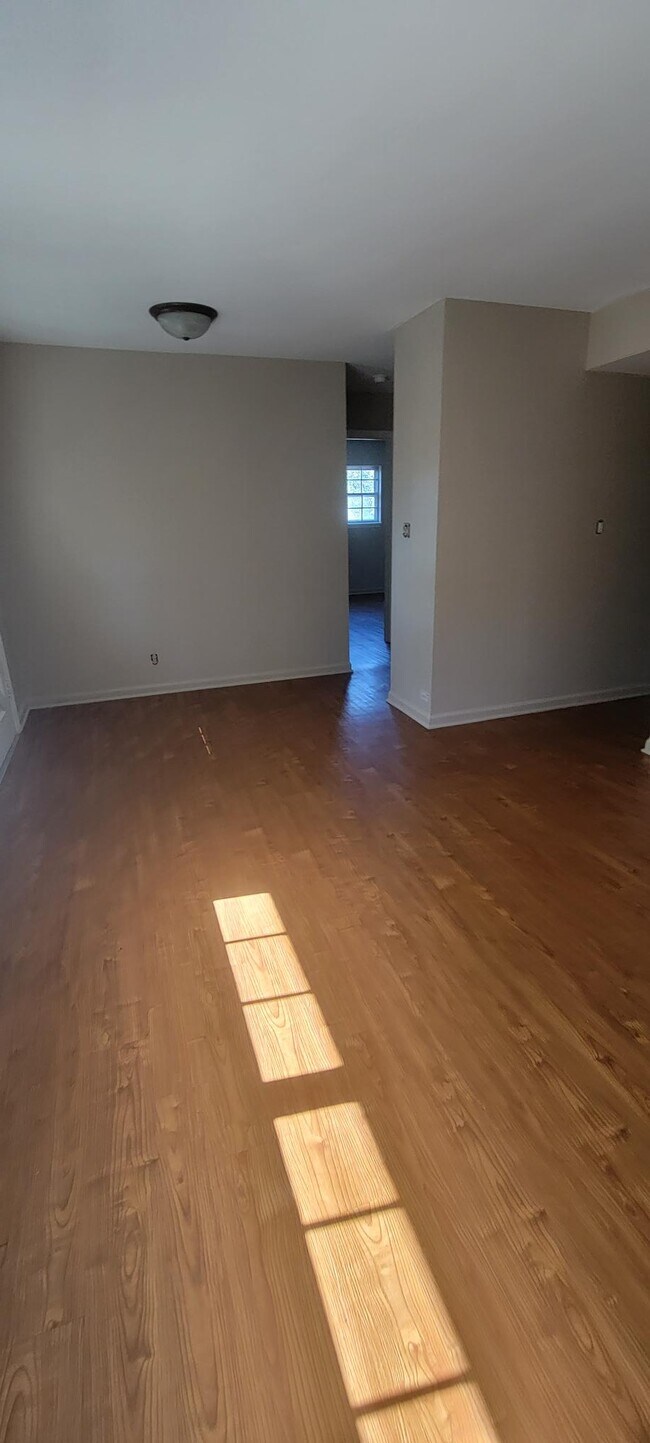 Building Photo - 222 N Haworth Ave