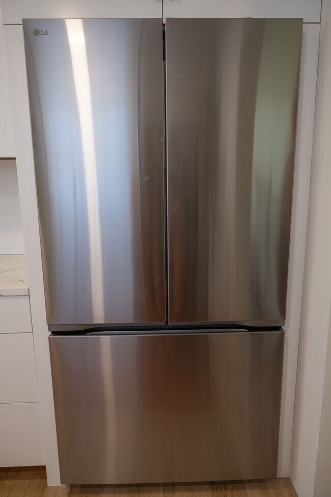 Building Photo - 3 Bedrooms + 2 Bathrooms | Midtown Ventura | Furnished or Unfurnished