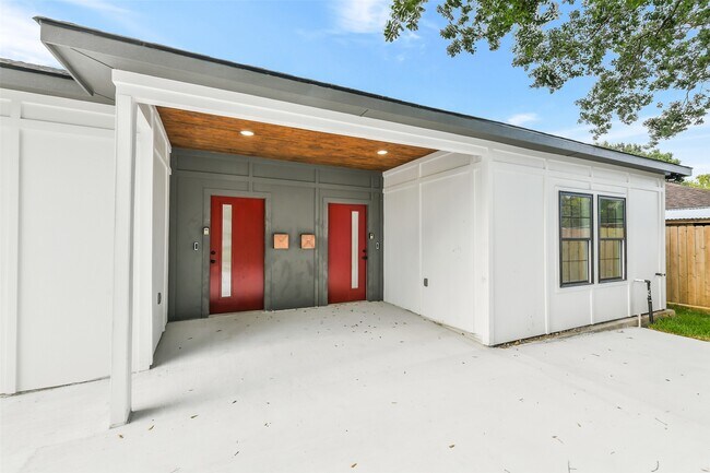 Building Photo - 6103 Cavalier St