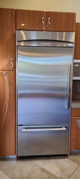 Building Photo - 229 W End Ave