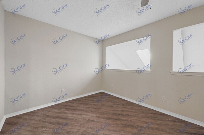 Building Photo - 5590 Spring Valley Rd