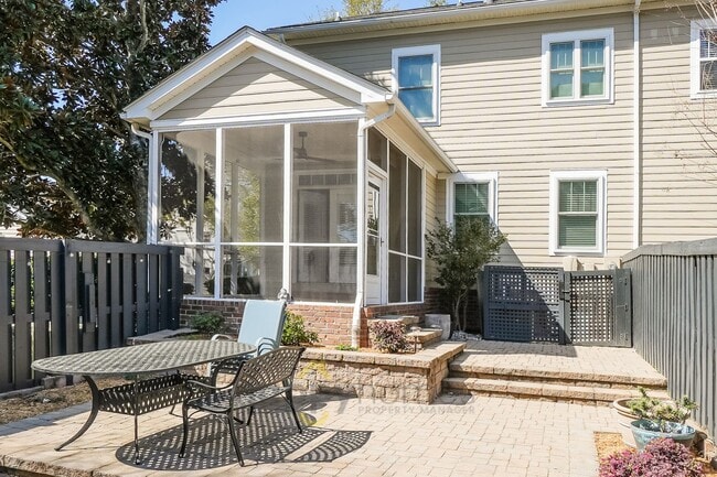 Building Photo - End-Unit Elegance on Daniel Island: 3 Bed, 3.5 Bath