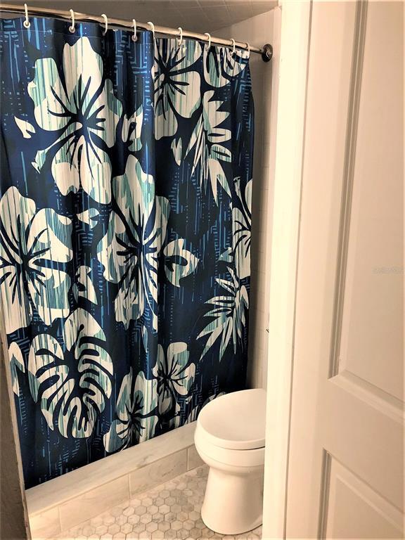 Building Photo - 835 Victoria Dr