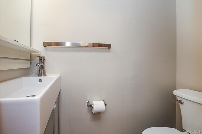 Building Photo - 91 Birchwood Park Dr