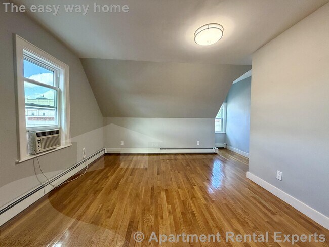 Building Photo - 8 Marbury Terrace