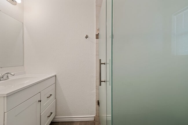 Building Photo - 3550 Mirror Ct