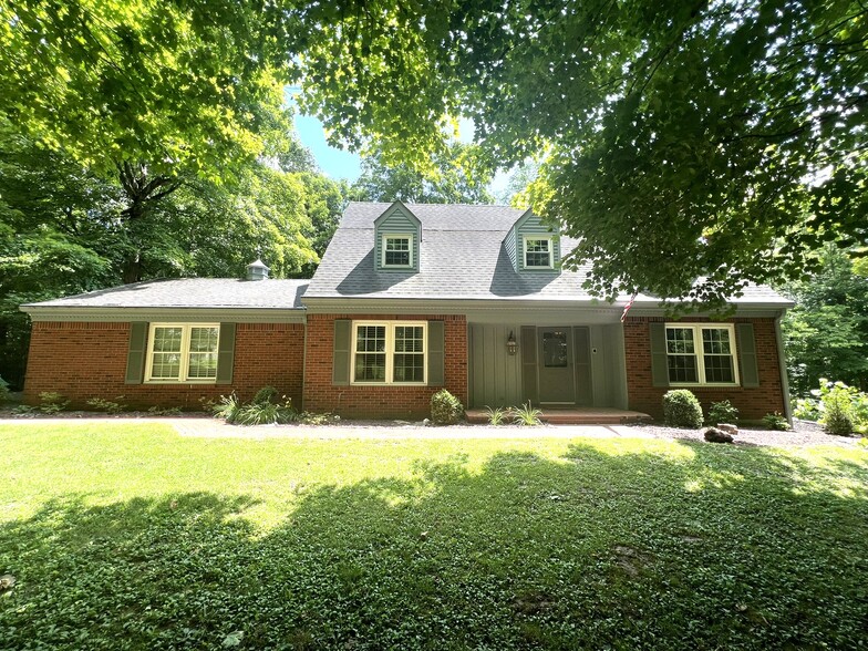 Primary Photo - 1075 Woodland Ave