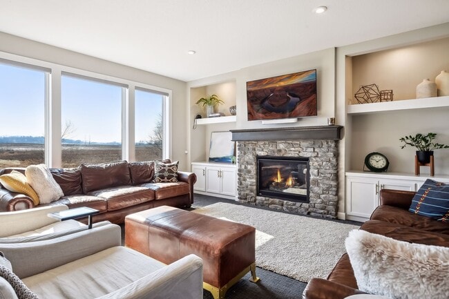 Building Photo - 2275 Lakeshore Point Dr N E