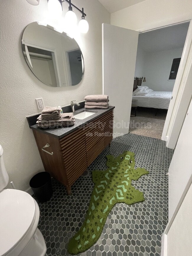 Building Photo - 520 Ortiz Dr NE