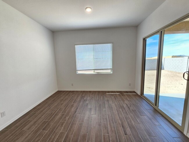 Building Photo - Wonderful new build with family fun amenities
