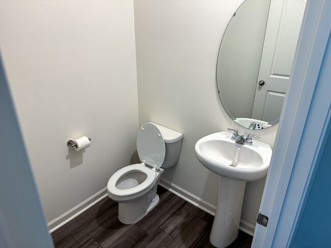 Building Photo - Brand new 2100sqft 4-bedroom / 3-Bath in t...