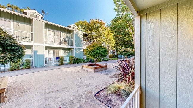 Building Photo - Bright first floor 2 bedroom with washer &...