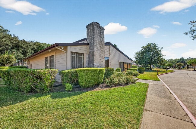 Building Photo - 12433 S Dairy Ashford Rd