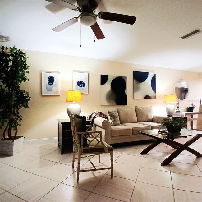 Building Photo - 7143 Wood Creek Dr