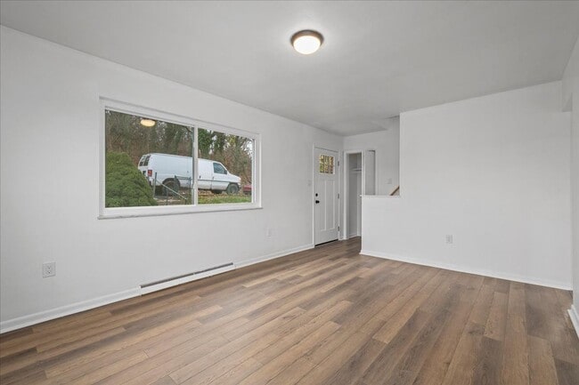 Building Photo - 1303 Cloverdale St