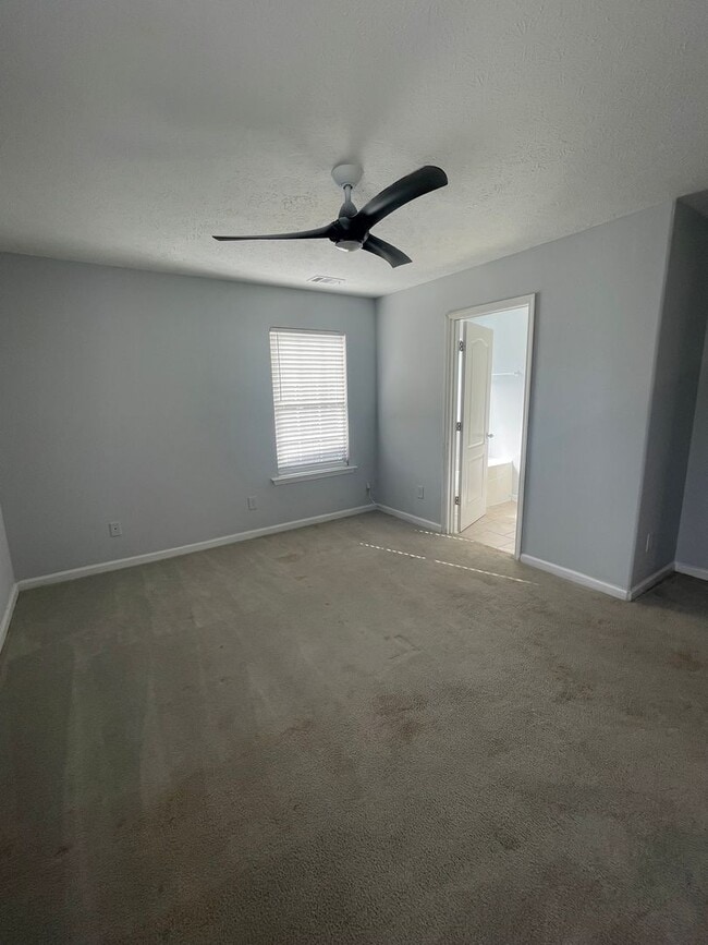 Building Photo - 4233 Sandstone Dr