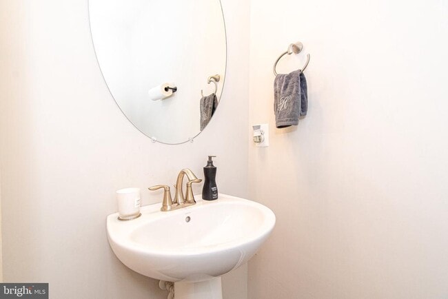 Building Photo - 9637 Block St