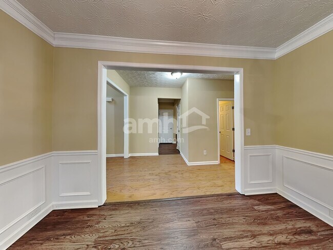 Building Photo - 6165 Ambercrest Ct