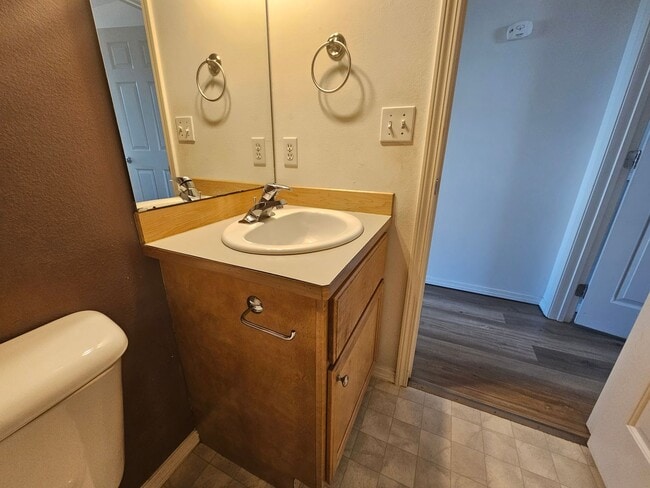 Building Photo - 3 Bedroom Home with Outdoor Space