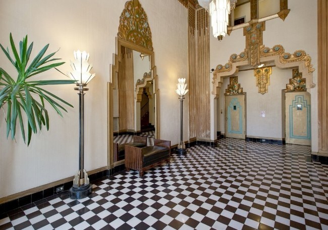Lobby Photo - 15 Hermann