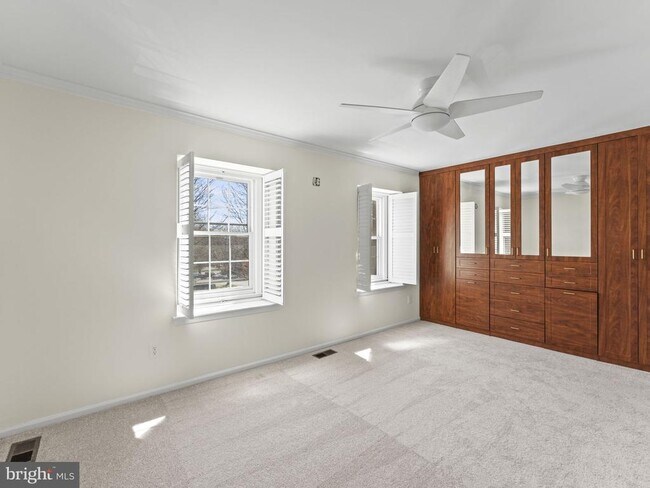Building Photo - 8638 Dellway Ln