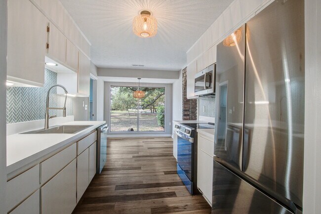 Building Photo - 1805 Chelwood Cir