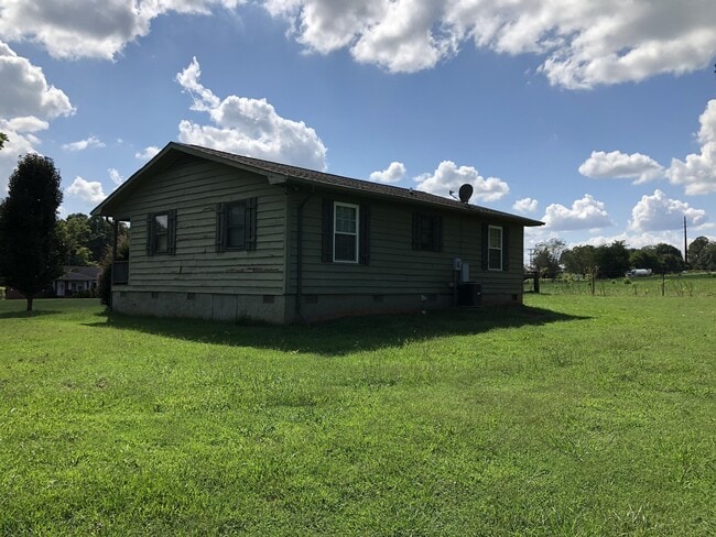 Building Photo - 6511 W Oak Hwy