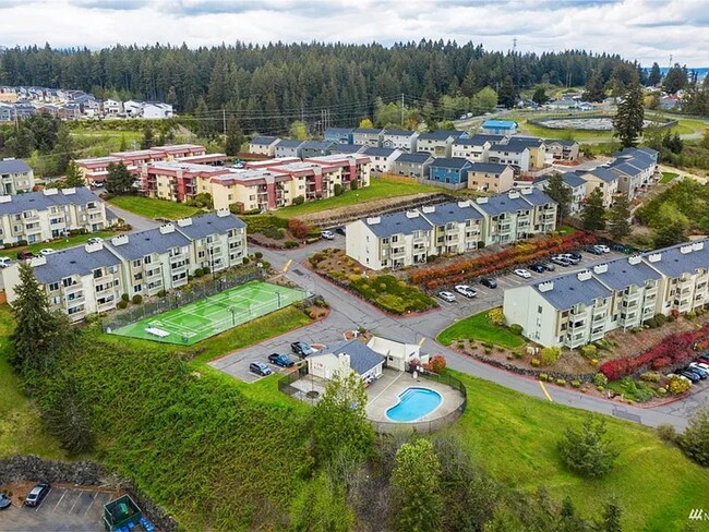 Building Photo - Fresh Paint and New Carpet in this Sunn Fjord Condo!