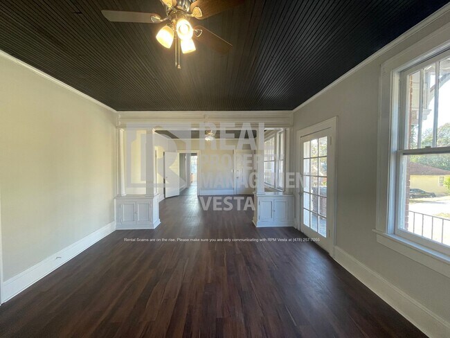 Building Photo - 2694 Cherokee Ave