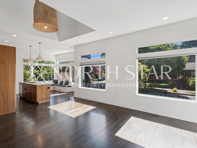 Building Photo - Contemporary Stunner in North East Portland