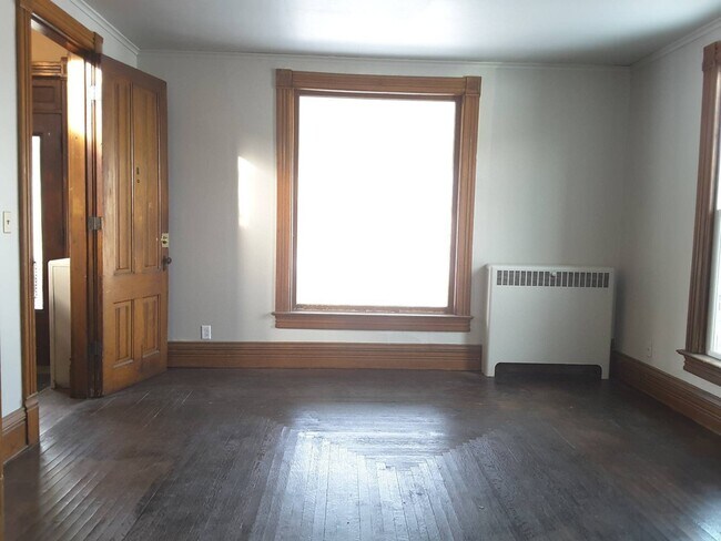 Building Photo - 410 E Madison St