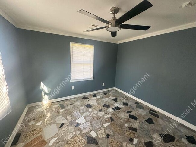 Building Photo - Cute Duplex Ready for Move In!!!!!!!!