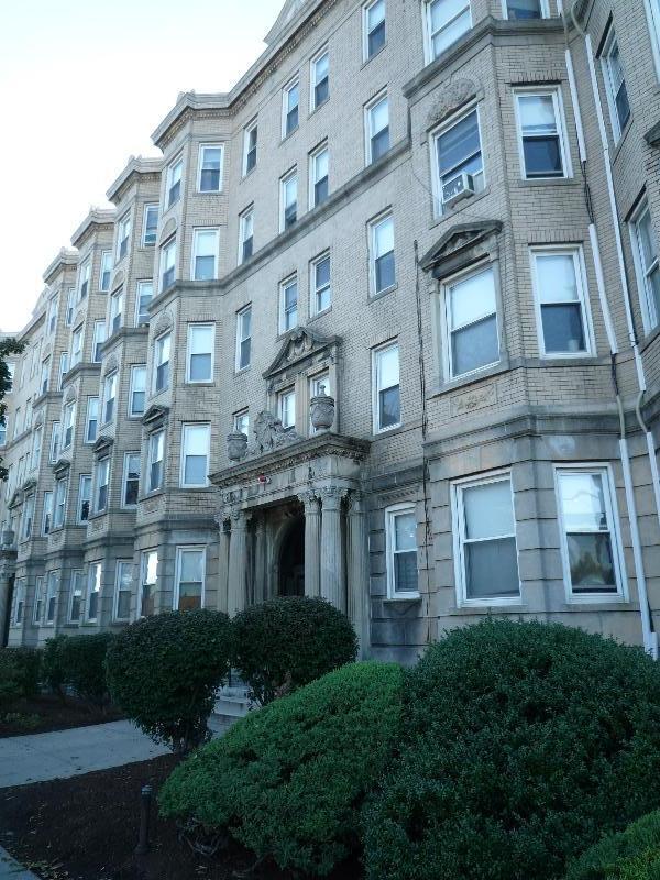 Building Photo - 1185 Boylston St