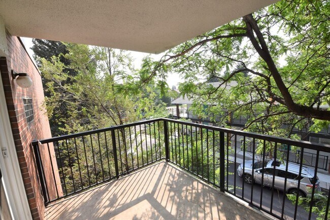 Building Photo - 2 Bedroom Condo Available at The Meadows