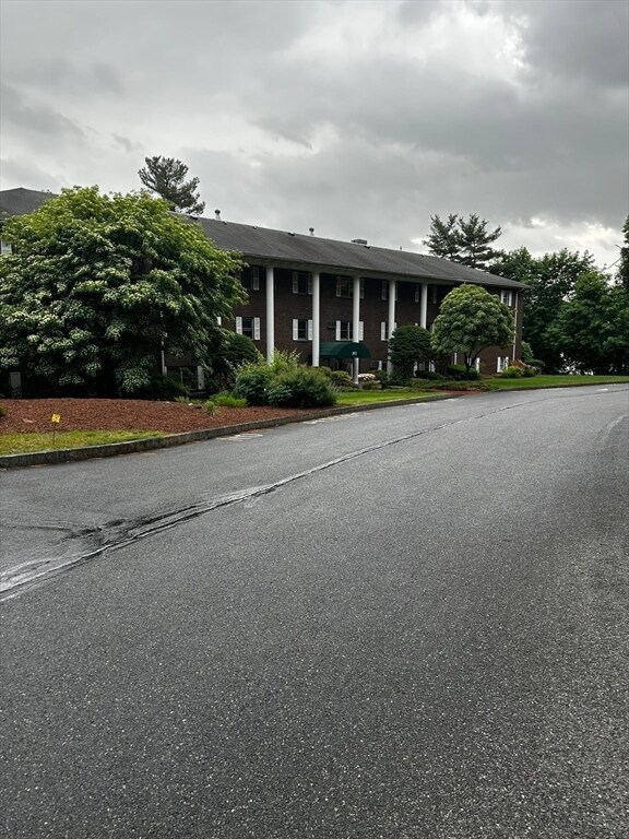 Building Photo - 205 Great Rd