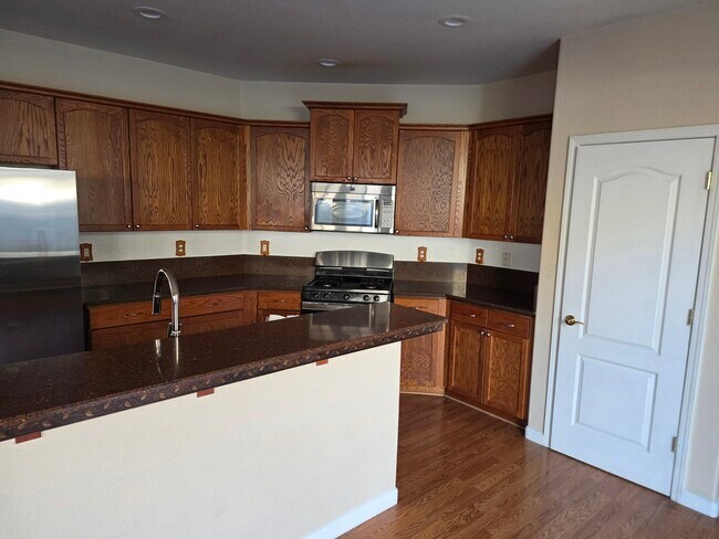 Building Photo - 7121 Crest Hill Dr