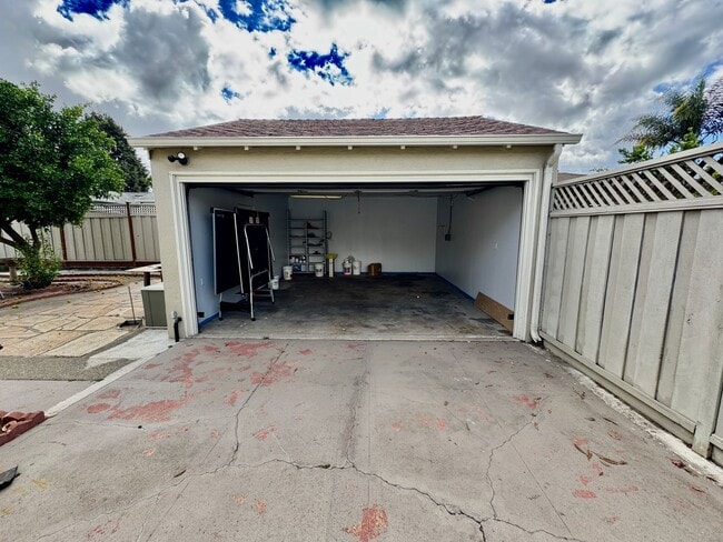 Building Photo - Remodeled 3Bed/2Bath Home in San Leandro –...