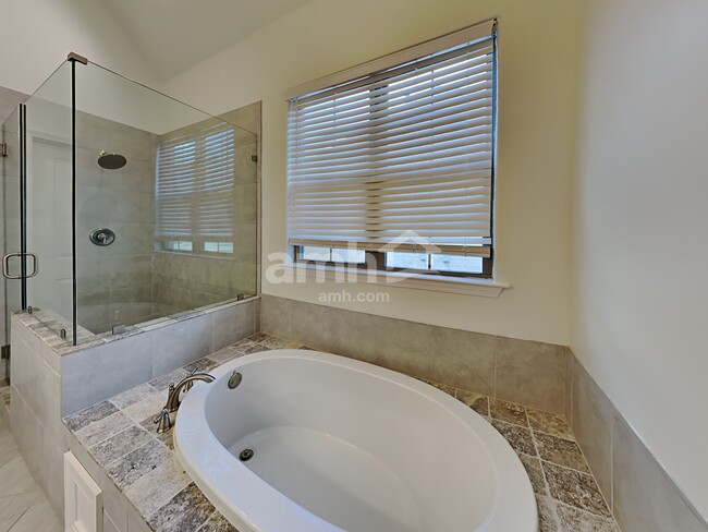 Building Photo - 5462 Stonecrest Dr